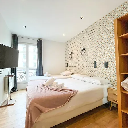 Urban Flat 104 - 4 Bedroom Flat Opera Апартаменты