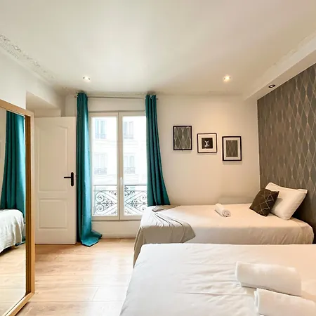 Urban Flat 104 - 4 Bedroom Flat Opera