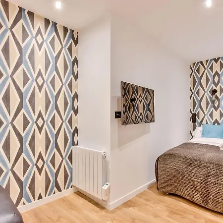 Urban Flat 104 - 4 Bedroom Flat Opera Apartment *