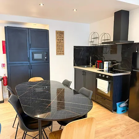Urban Flat 104 - 4 Bedroom Flat Opera Apartment *