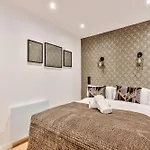 Apartment Urban Flat 104 - 4 Bedroom Flat Opera