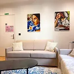 Urban Flat 104 - 4 Bedroom Flat Opera