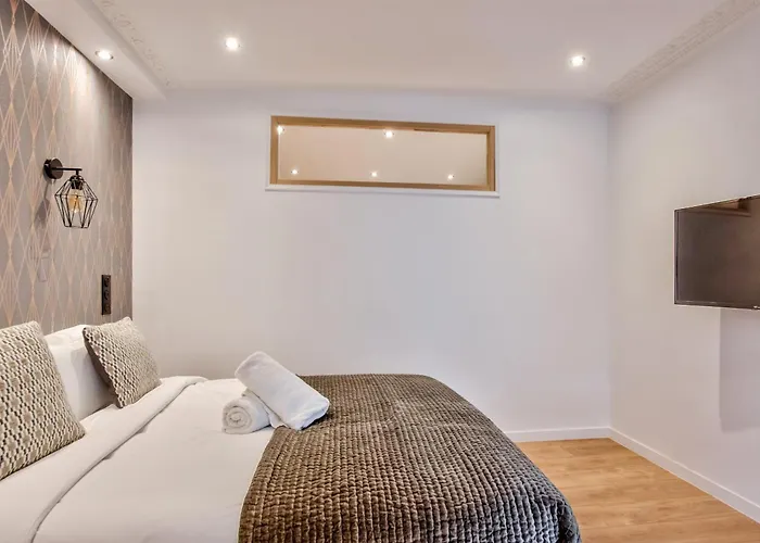Urban Flat 104 - 4 Bedroom Flat Opera *