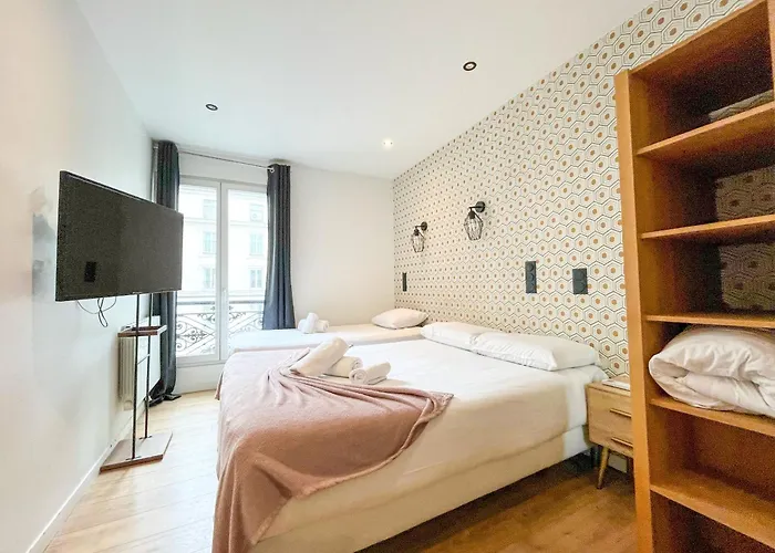 Urban Flat 104 - 4 Bedroom Flat Opera Apartment