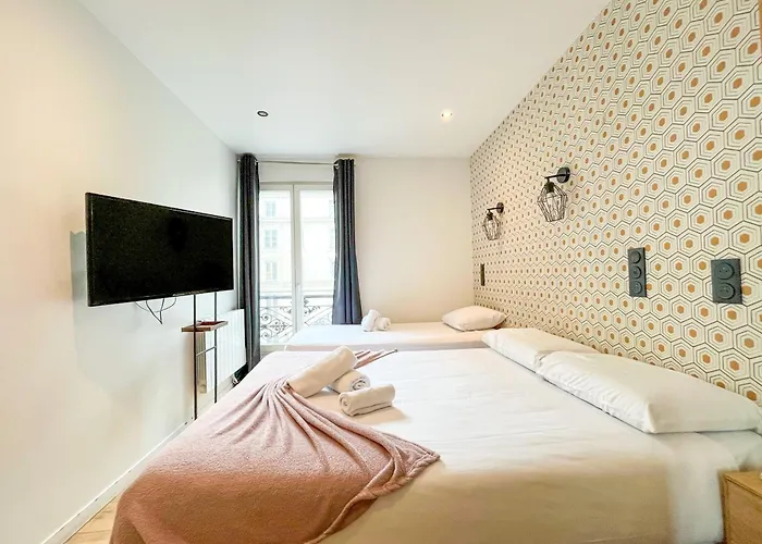 Urban Flat 104 - 4 Bedroom Flat Opera Apartment *