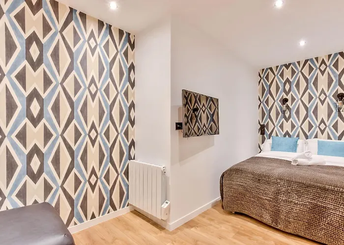 Urban Flat 104 - 4 Bedroom Flat Opera Apartment *