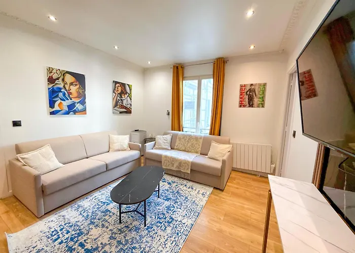 Urban Flat 104 - 4 Bedroom Flat Opera Apartment *
